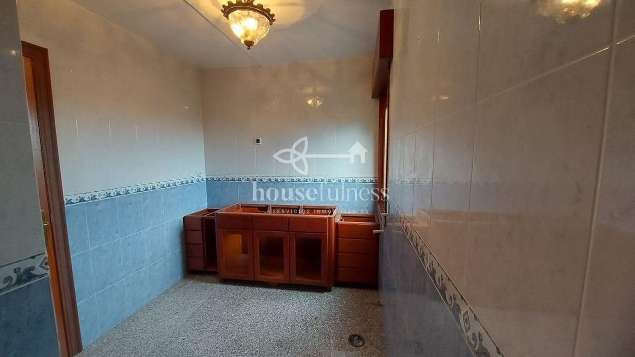 5 bedroom Villa for sale in San Sadurnino with garage - € 195,000 (Ref: 9219732)