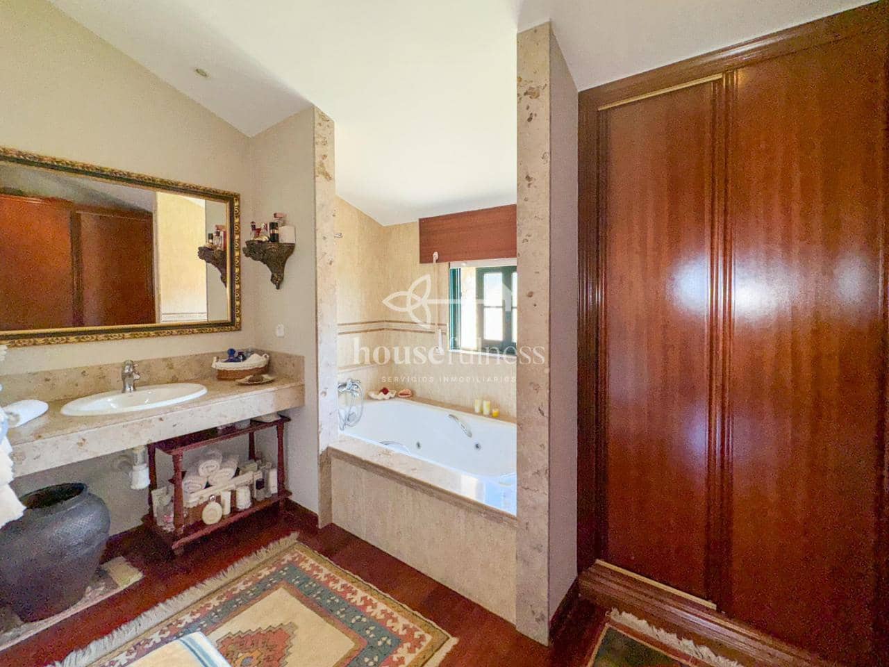 6 slaapkamer Villa te koop in Cabanas met zwembad garage - € 1.200.000 (Ref: 9232394)