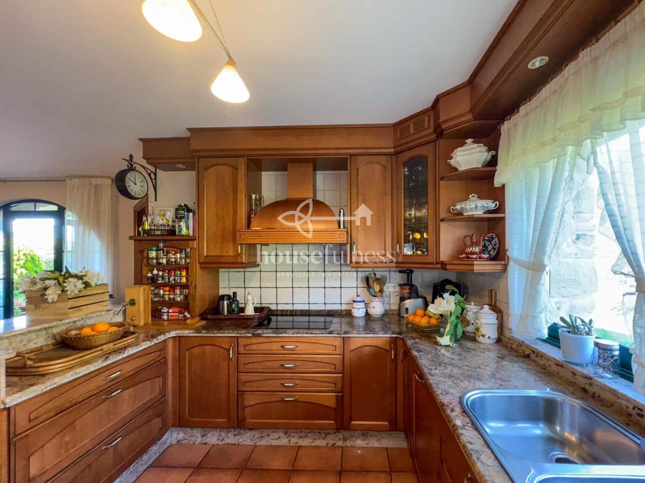 6 slaapkamer Villa te koop in Cabanas met zwembad garage - € 1.200.000 (Ref: 9232394)
