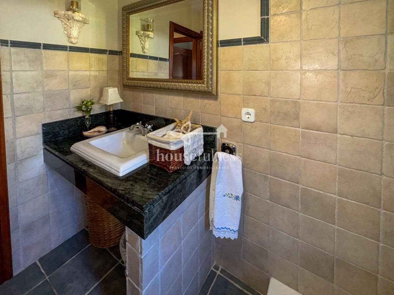 6 slaapkamer Villa te koop in Cabanas met zwembad garage - € 1.200.000 (Ref: 9232394)