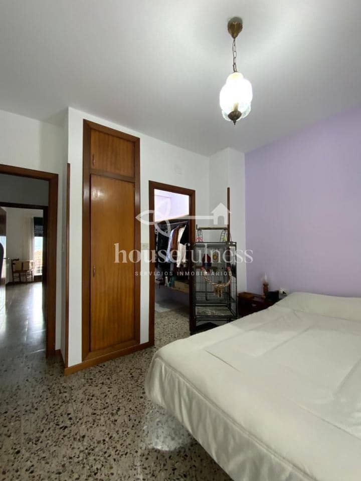 8 bedroom Townhouse for sale in Pontedeume - € 225,000 (Ref: 9256782)