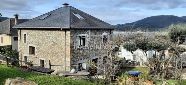 4 soverom Villa til salgs i O Vicedo med garasje - € 348 000 (Ref: 9264046)