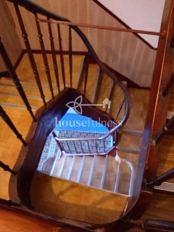 10 slaapkamer Finca/Landhuis te koop in Ferrol met garage - € 159.000 (Ref: 9269203)