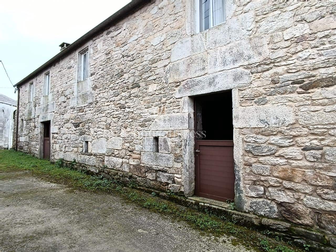 8 makuuhuone Maalaistalo myytävänä paikassa Friol mukana 
autotalli - 129 000 € (Ref: 9276063)