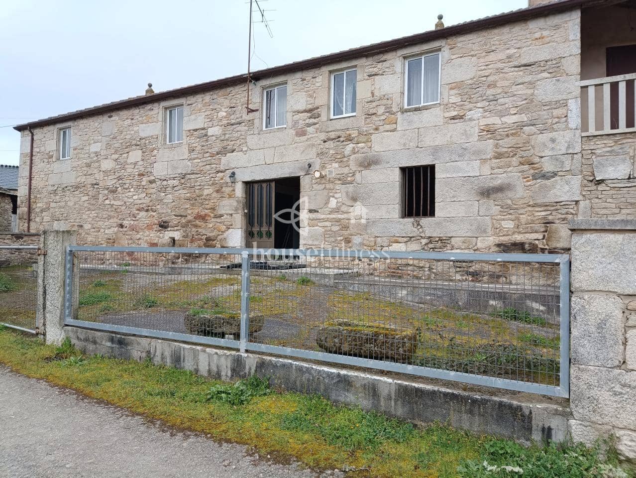 8 makuuhuone Maalaistalo myytävänä paikassa Friol mukana 
autotalli - 129 000 € (Ref: 9276063)