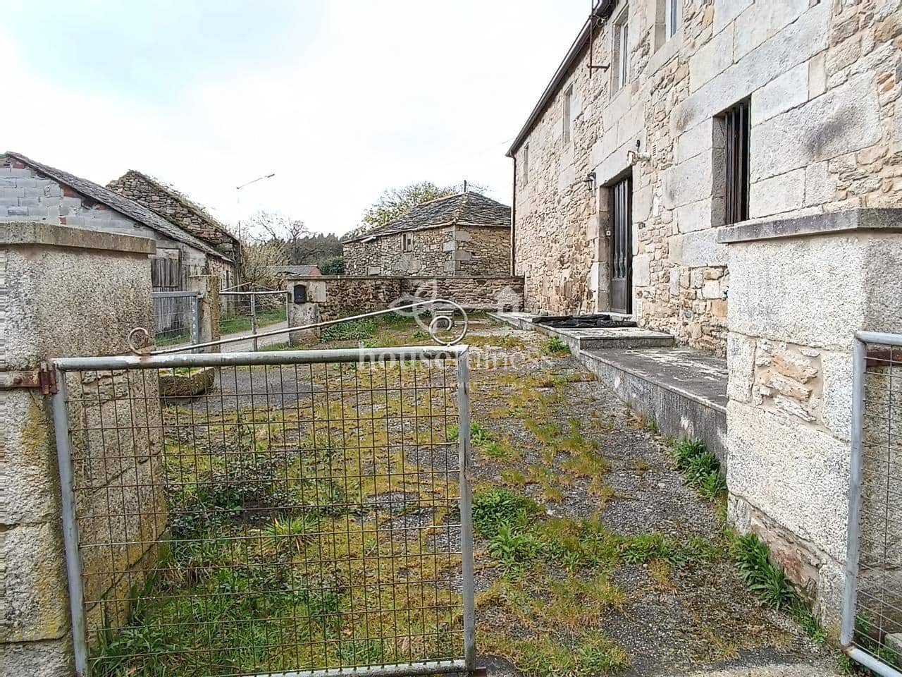 8 makuuhuone Maalaistalo myytävänä paikassa Friol mukana 
autotalli - 129 000 € (Ref: 9276063)