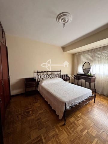 4 bedroom Flat for sale in Ferrol with garage - € 150,000 (Ref: 9291059)