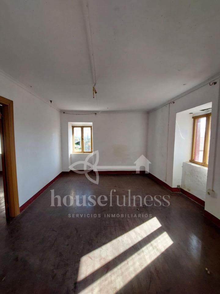 4 soverom Finca/Herregård til salgs i Naron med garasje - € 75 000 (Ref: 9296677)