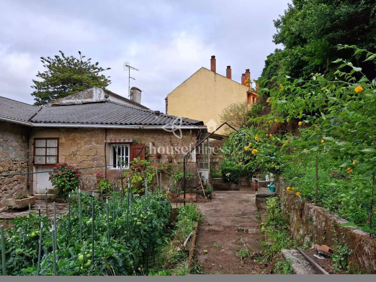 5 bedroom Finca/Country House for sale in Ferrol with garage - € 350,000 (Ref: 9300542)