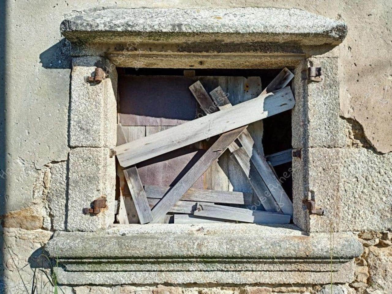 4 bedroom Finca/Country House for sale in Neda - € 25,000 (Ref: 9303097)