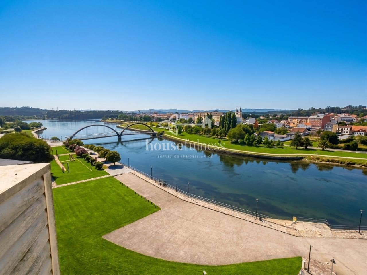 12 sypialnia Willa na sprzedaż w Neda z garażem - 550 000 € (Ref: 9330187)