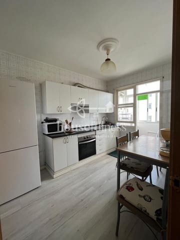 4 bedroom Flat for rent in Ferrol - € 750 (Ref: 9334424)