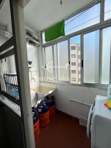 4 bedroom Flat for rent in Ferrol - € 750 (Ref: 9334424)