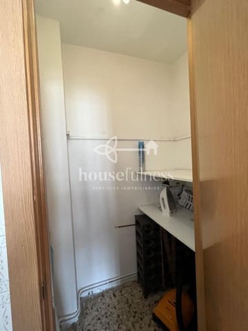 4 bedroom Flat for rent in Ferrol - € 750 (Ref: 9334424)