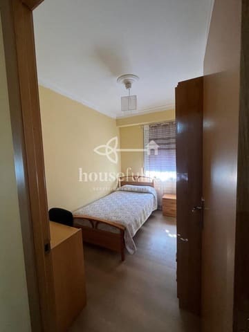 4 bedroom Flat for rent in Ferrol - € 750 (Ref: 9334424)