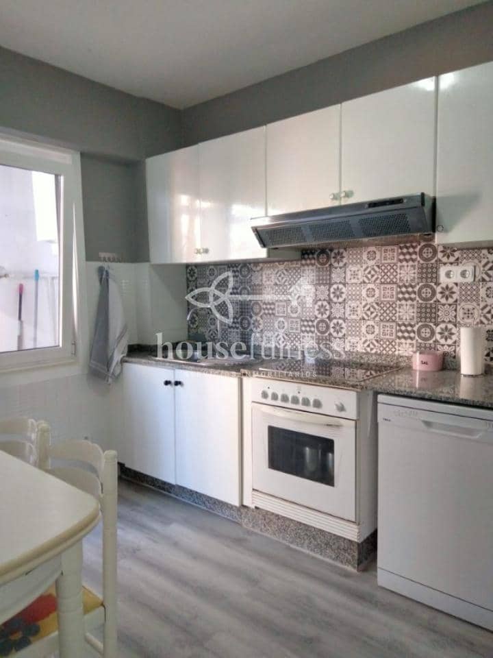 3 bedroom Flat for rent in Ferrol - € 700 (Ref: 9334425)