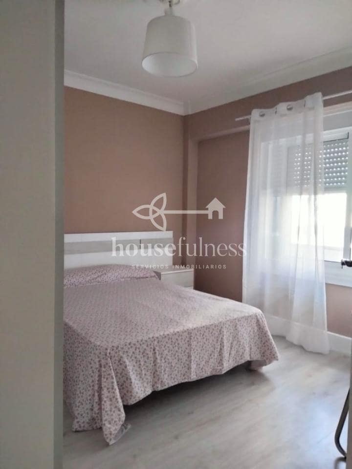 3 bedroom Flat for rent in Ferrol - € 700 (Ref: 9334425)