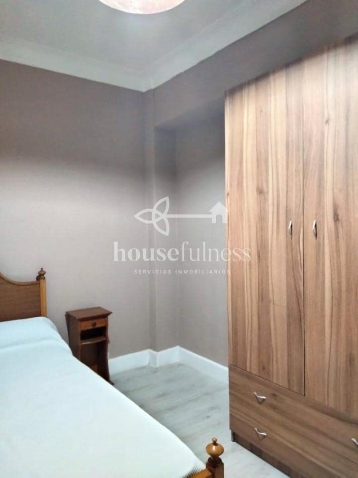 3 bedroom Flat for rent in Ferrol - € 700 (Ref: 9334425)