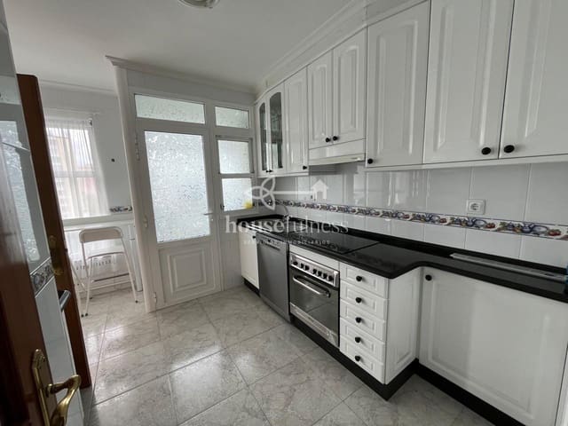 3 soveværelse Lejlighed til leje i Ferrol - € 700 (Ref: 9346929)