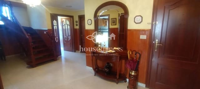 5 bedroom Beach Apartment for sale in Mugardos with garage - € 310,000 (Ref: 9387580)