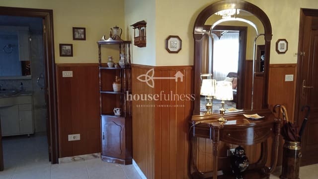 5 bedroom Beach Apartment for sale in Mugardos with garage - € 310,000 (Ref: 9387580)