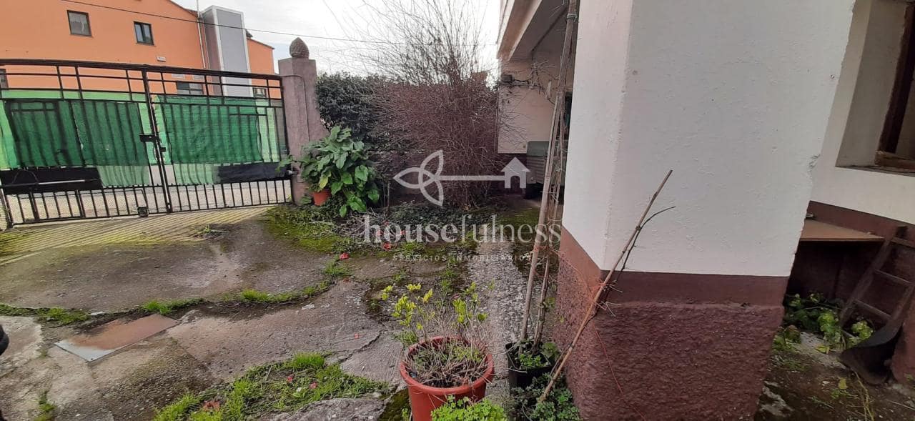 7 bedroom Townhouse for sale in Ferrol with garage - € 150,000 (Ref: 9387582)