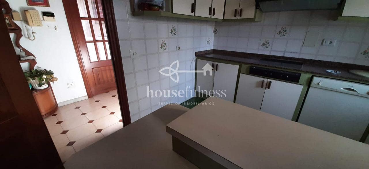 7 bedroom Townhouse for sale in Ferrol with garage - € 150,000 (Ref: 9387582)
