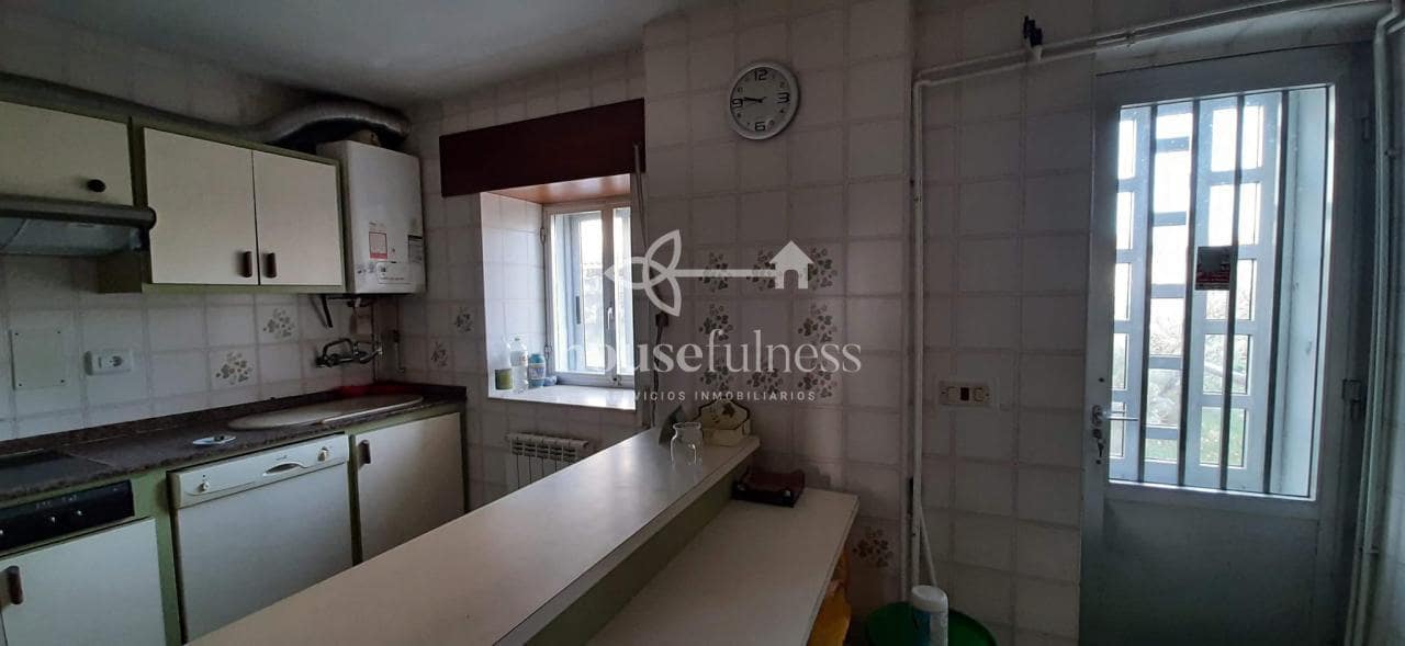7 bedroom Townhouse for sale in Ferrol with garage - € 150,000 (Ref: 9387582)