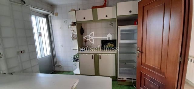 7 bedroom Townhouse for sale in Ferrol with garage - € 150,000 (Ref: 9387582)