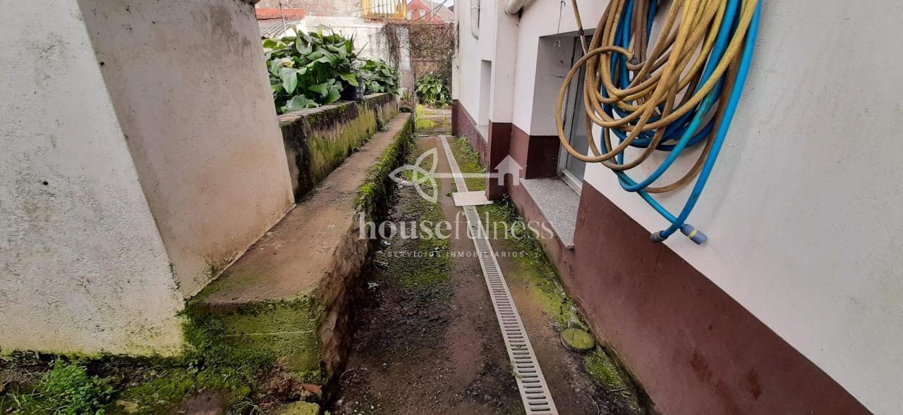 7 bedroom Townhouse for sale in Ferrol with garage - € 150,000 (Ref: 9387582)