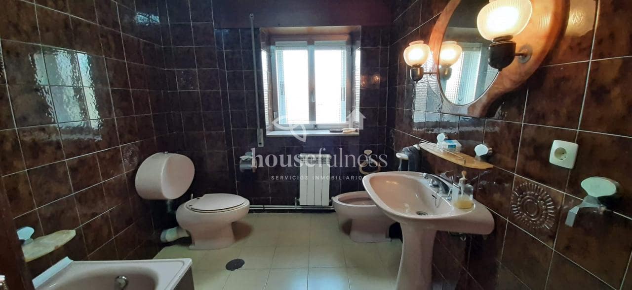 7 bedroom Townhouse for sale in Ferrol with garage - € 150,000 (Ref: 9387582)