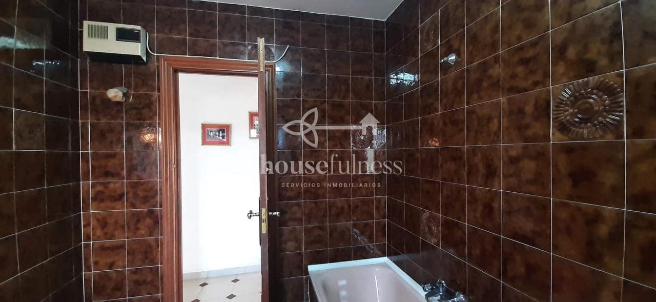 7 bedroom Townhouse for sale in Ferrol with garage - € 150,000 (Ref: 9387582)