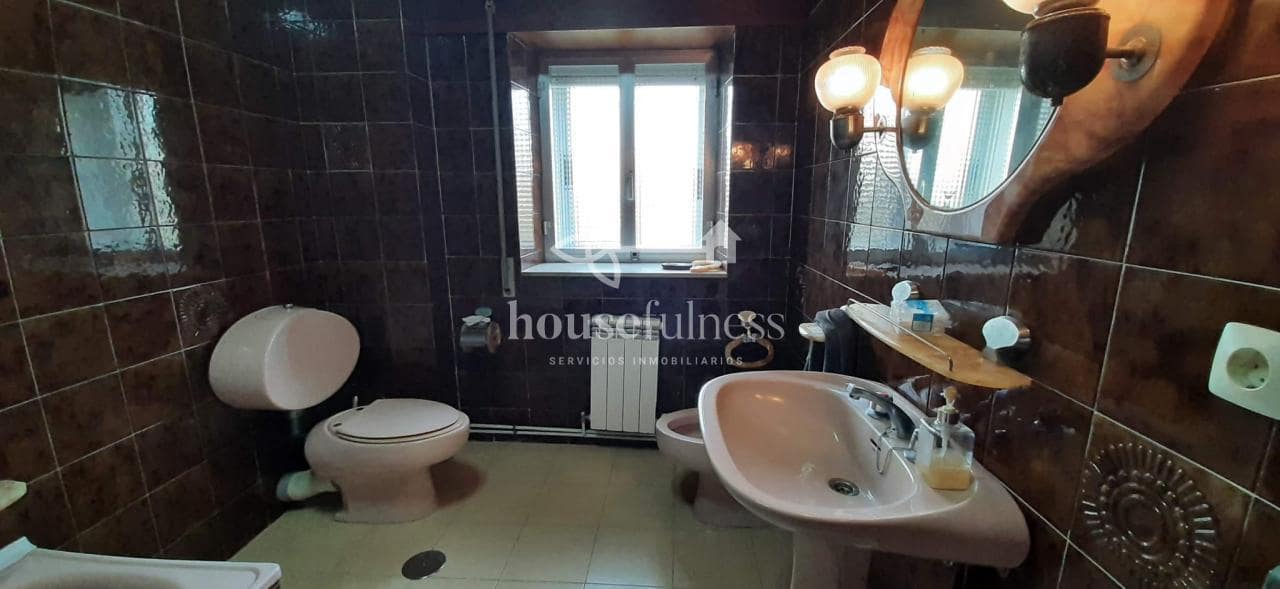 7 bedroom Townhouse for sale in Ferrol with garage - € 150,000 (Ref: 9387582)