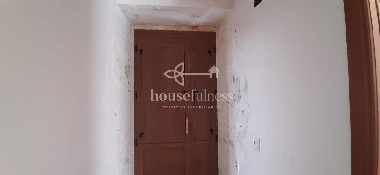 7 bedroom Townhouse for sale in Ferrol with garage - € 150,000 (Ref: 9387582)