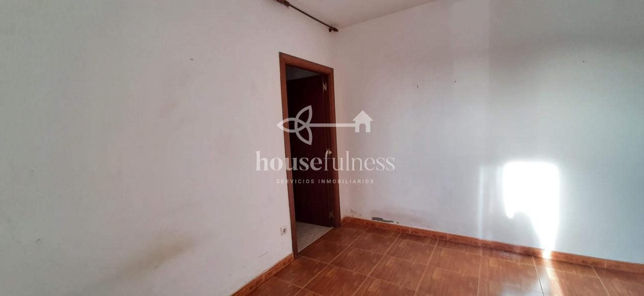 7 bedroom Townhouse for sale in Ferrol with garage - € 150,000 (Ref: 9387582)