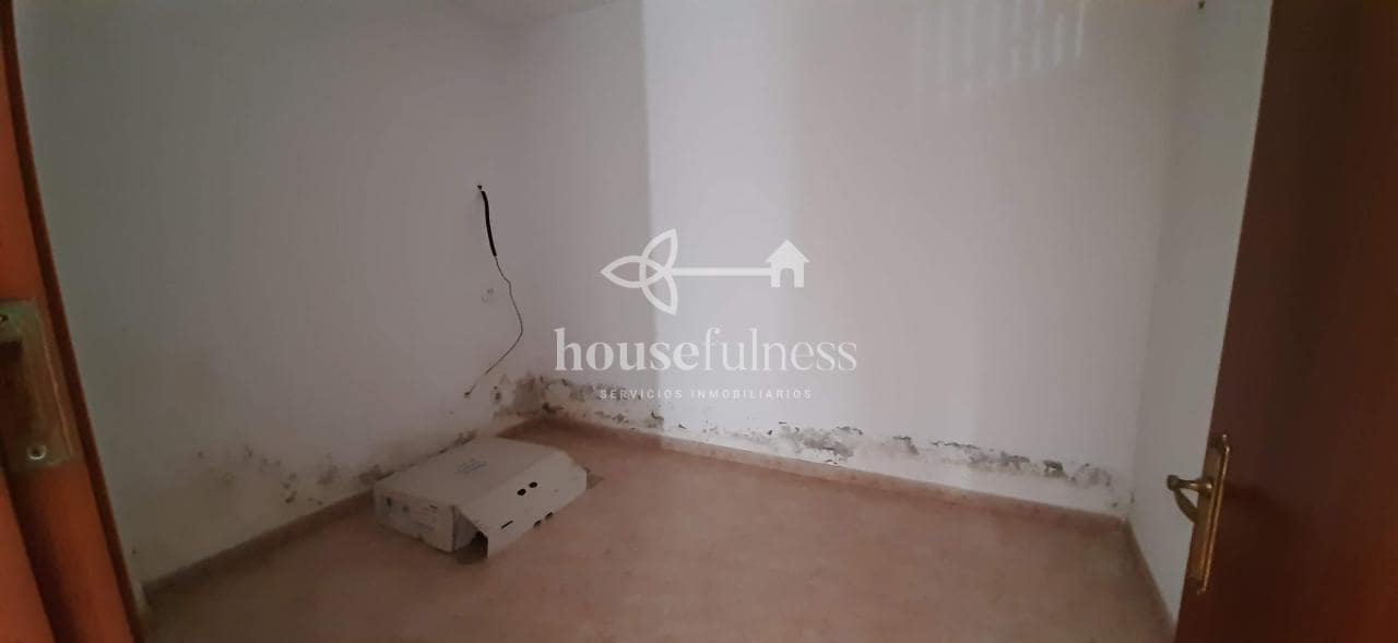 7 bedroom Townhouse for sale in Ferrol with garage - € 150,000 (Ref: 9387582)