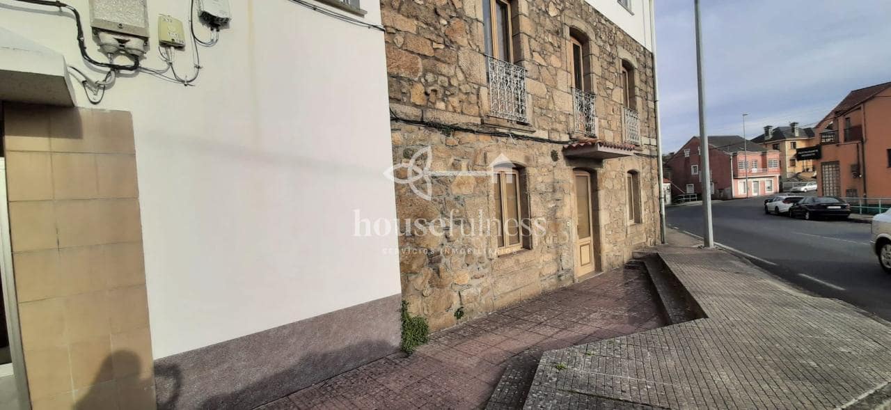 7 bedroom Townhouse for sale in Ferrol with garage - € 150,000 (Ref: 9387582)