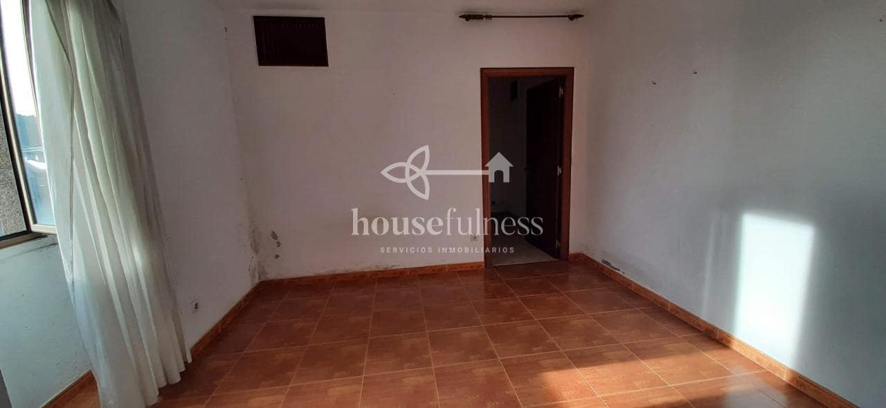 7 bedroom Townhouse for sale in Ferrol with garage - € 150,000 (Ref: 9387582)