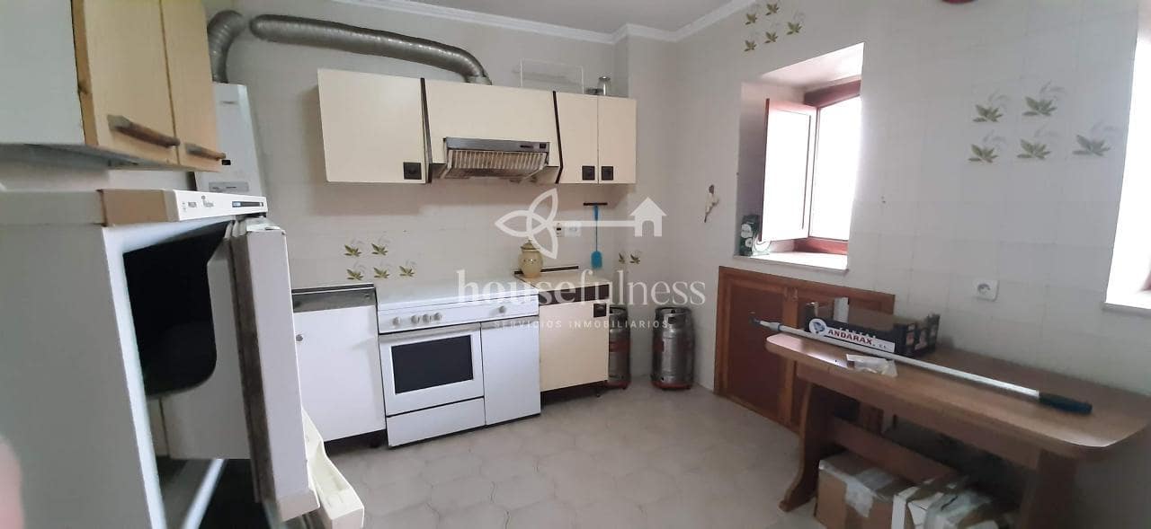 7 bedroom Townhouse for sale in Ferrol with garage - € 150,000 (Ref: 9387582)