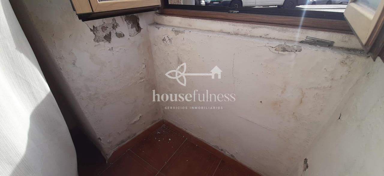 7 bedroom Townhouse for sale in Ferrol with garage - € 150,000 (Ref: 9387582)