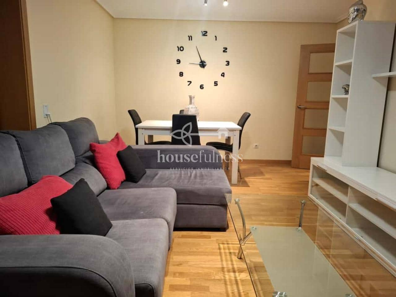 2 Zimmer Wohnung zu vermieten in Naron mit Garage - 650 € (Ref: 9395766)