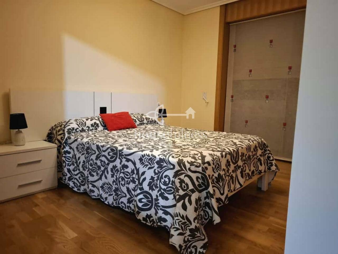2 Zimmer Wohnung zu vermieten in Naron mit Garage - 650 € (Ref: 9395766)