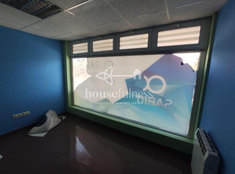 Commercial for rent in Naron - € 600 (Ref: 9407923)