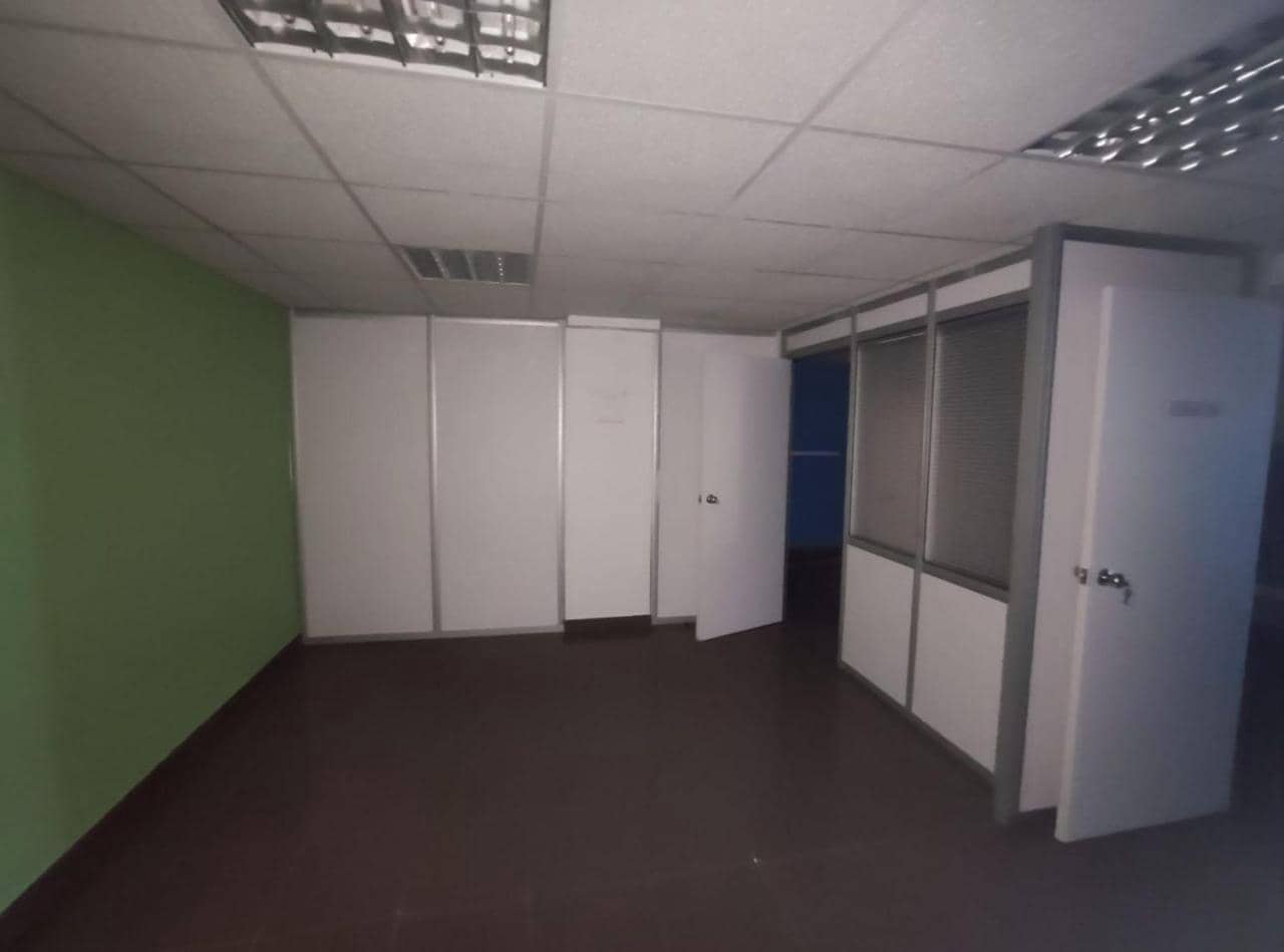 Commercial for rent in Naron - € 600 (Ref: 9407923)