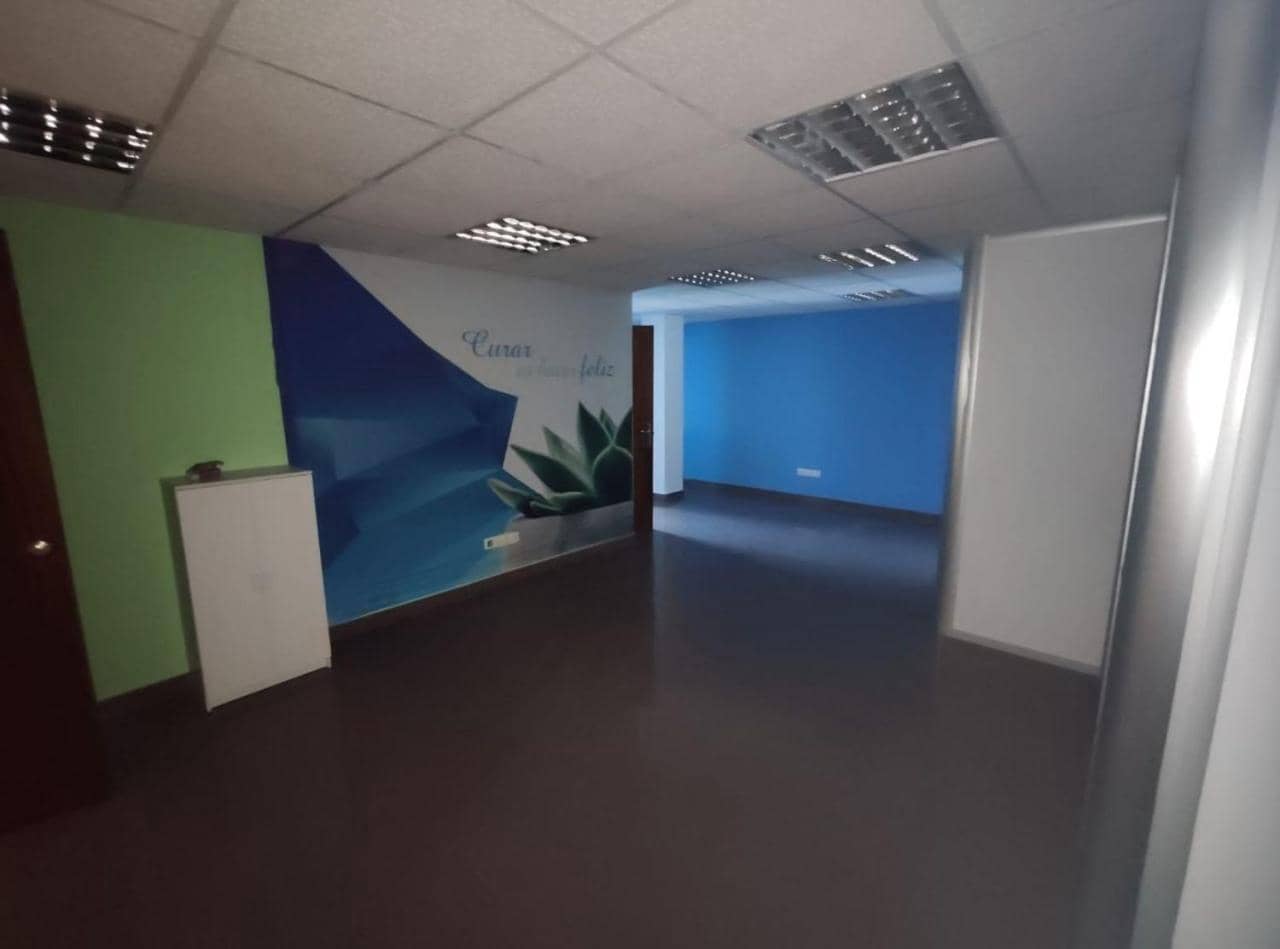 Commercial for rent in Naron - € 600 (Ref: 9407923)