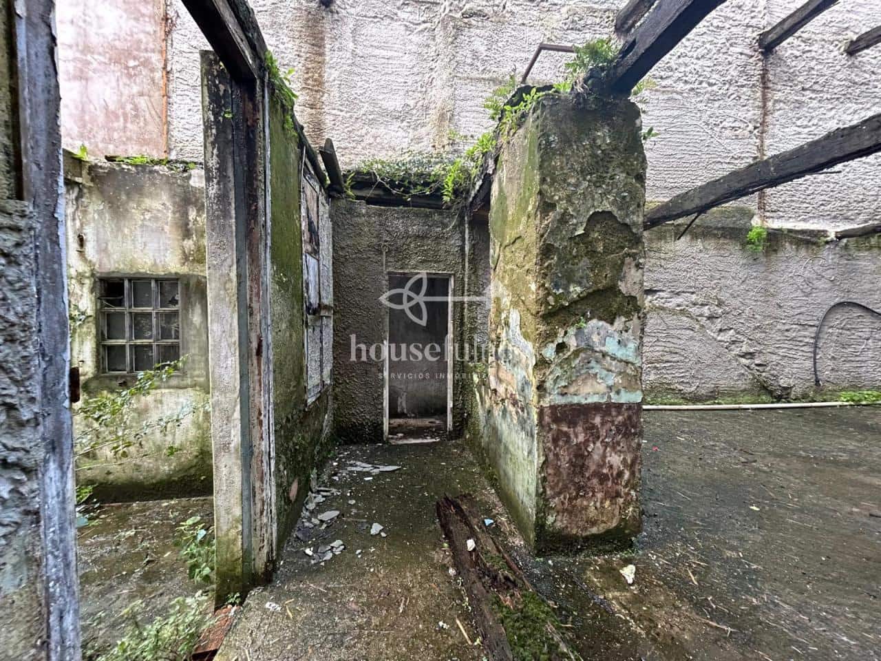 Townhouse for sale in Ferrol - € 55,000 (Ref: 9407927)