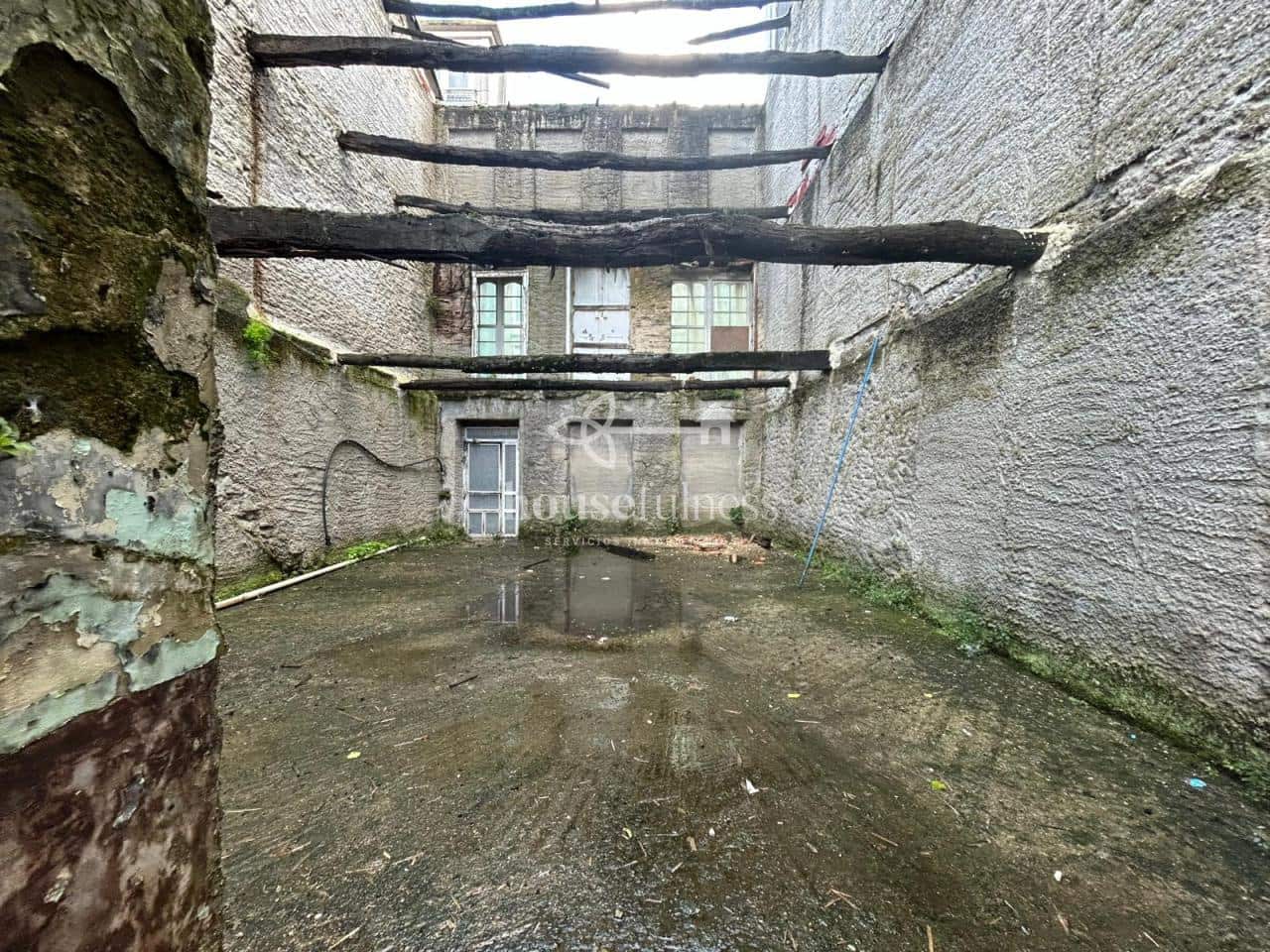 Townhouse for sale in Ferrol - € 55,000 (Ref: 9407927)