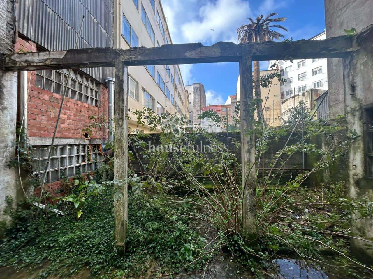 Townhouse for sale in Ferrol - € 55,000 (Ref: 9407927)