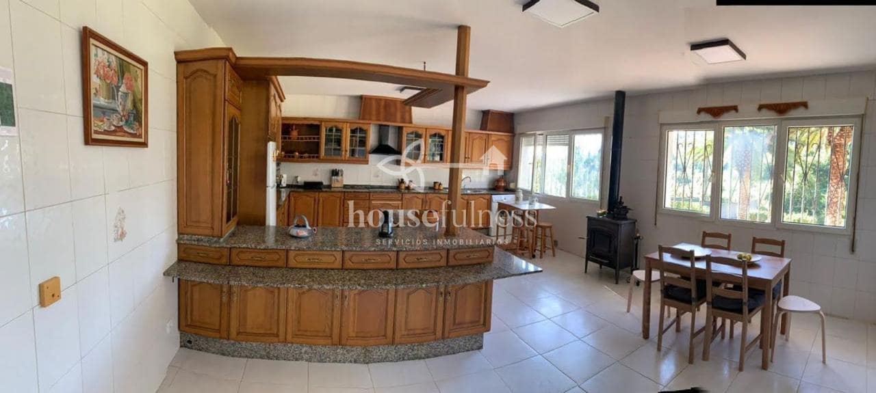 4 bedroom Villa for sale in Ferrol - € 350,000 (Ref: 9413719)