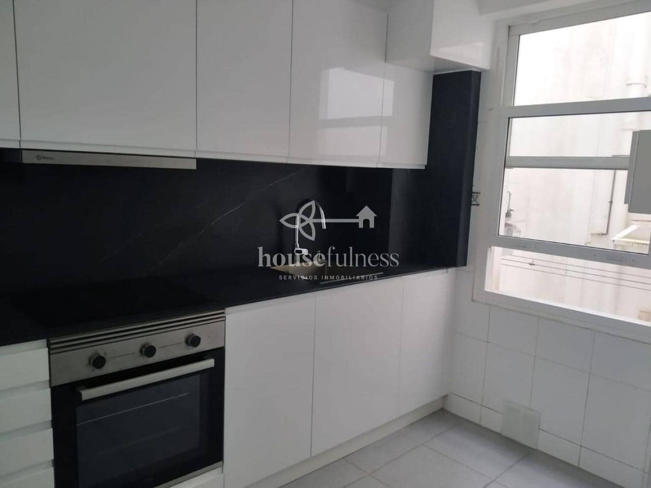 4 Zimmer Wohnung zu vermieten in Ferrol - 750 € (Ref: 9465311)